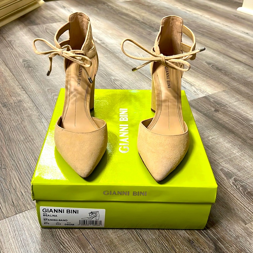 Gianna Bini Bealina Spanish Sand Ankle Tie Pumps. 3.93” Heel. Size 8M. Like new.